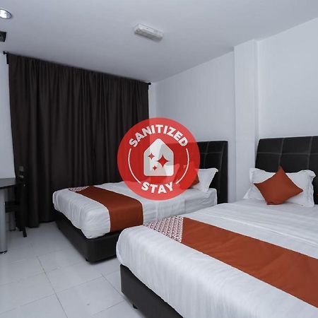 קואלה סלאנגור Oyo 988 Malawati Ria Hotel מראה חיצוני תמונה