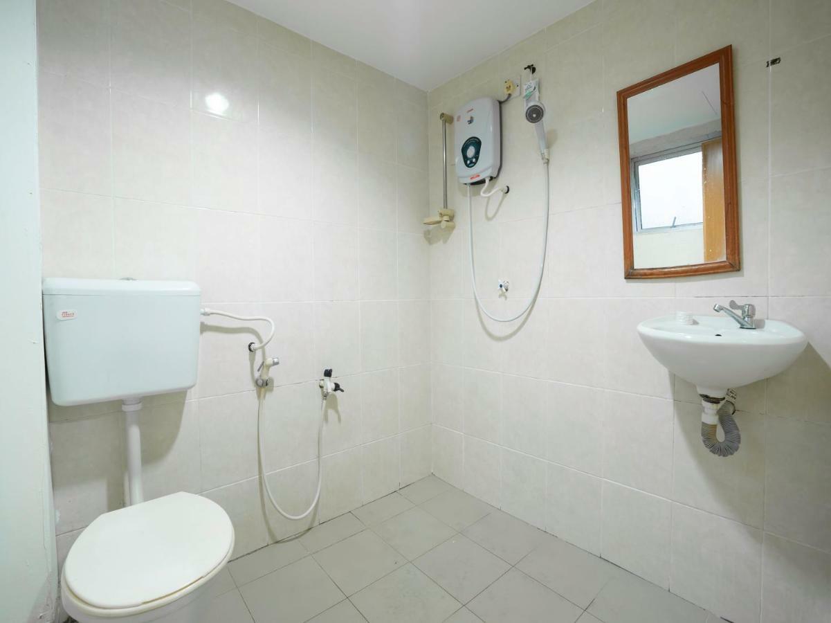 קואלה סלאנגור Oyo 988 Malawati Ria Hotel מראה חיצוני תמונה