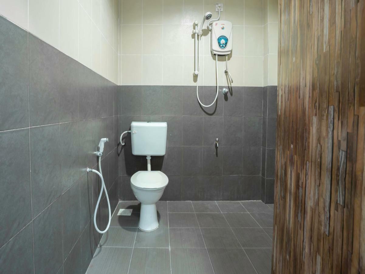 קואלה סלאנגור Oyo 988 Malawati Ria Hotel מראה חיצוני תמונה