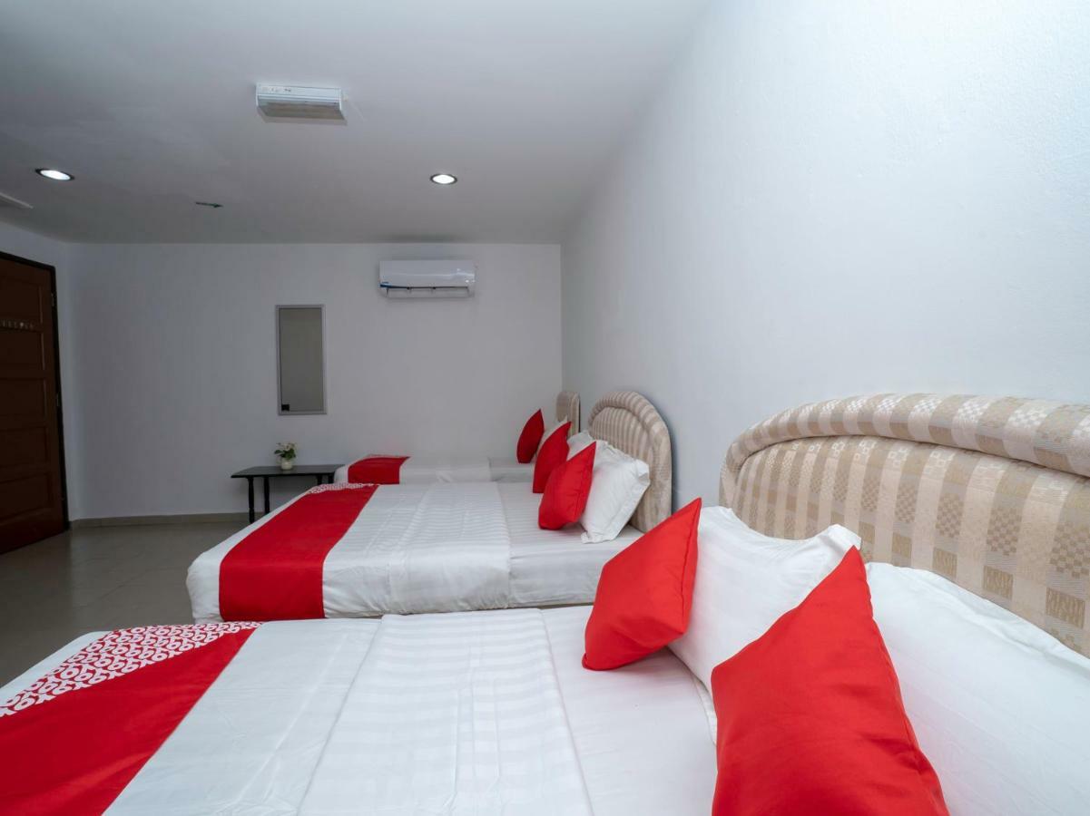 קואלה סלאנגור Oyo 988 Malawati Ria Hotel מראה חיצוני תמונה